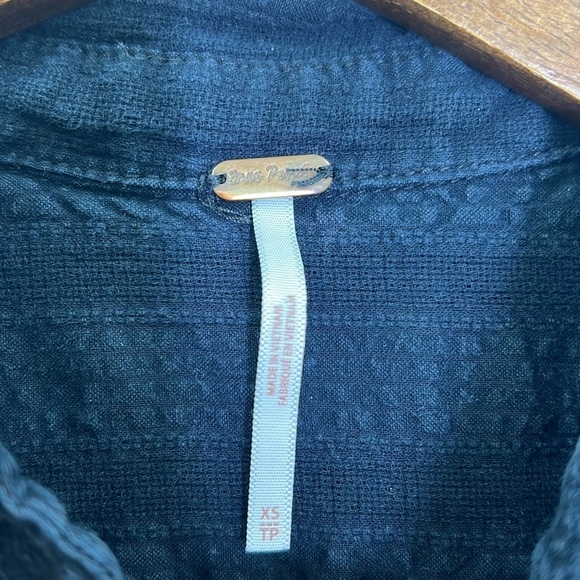 Free People - Happy Days Black Balloon Sleeves Button Down Blouse Size XS - Picture 8 of 10